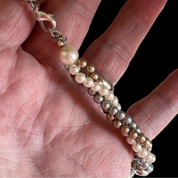 Vintage Triple Strand of Faux Pearls 🔥 - Picture 4 of 4